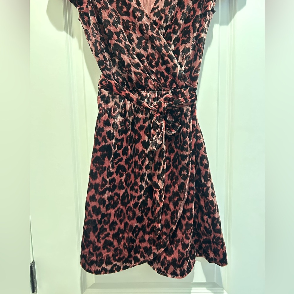 J.Crew Faux Wrap Velvet Leopard Print Dress Size 0 Mauve Pink - Picture 3 of 8